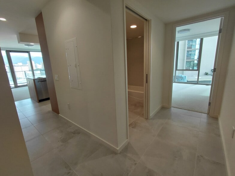 Building Photo - 1388 Kapiolani Blvd