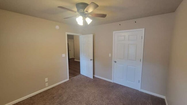 Building Photo - 3/1 Apartment in Batesville • Water Included • Commutable