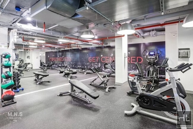 Building Photo - EAST 44 STREET