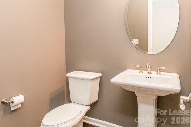 Building Photo - 5818 Glenmore Garden Dr