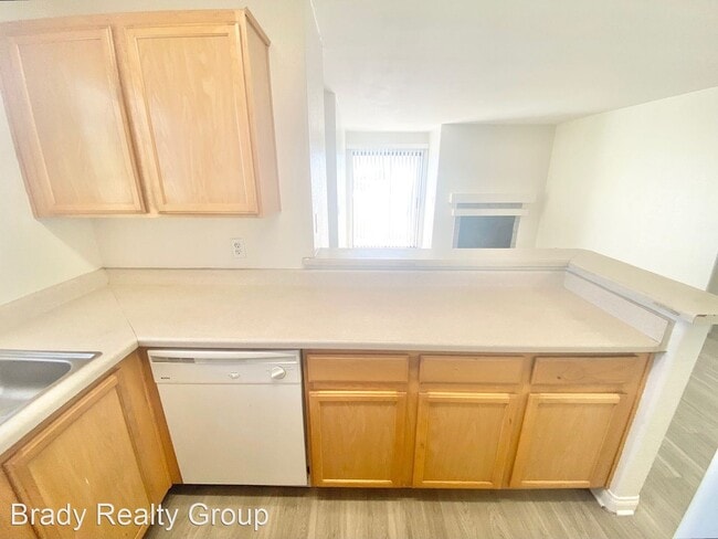 Building Photo - 2 br, 2 bath House - 2978 Juniper Hills #201