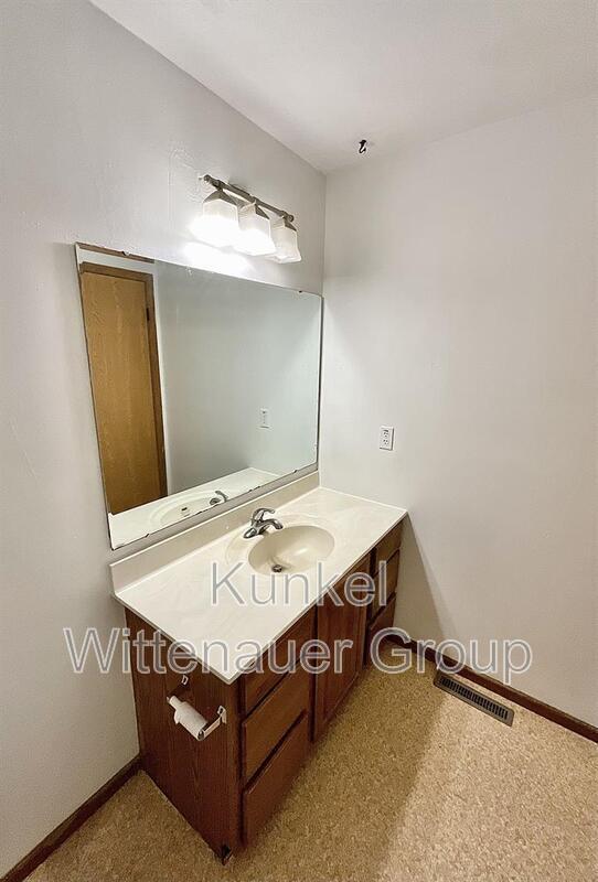 Building Photo - 156 Marion Dr