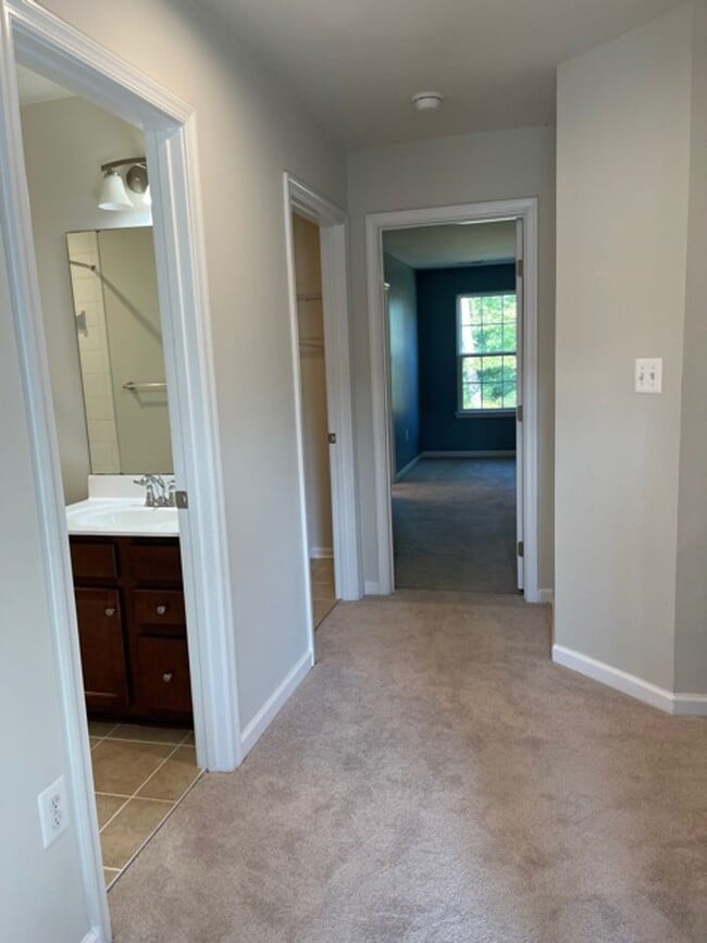 Building Photo - 314 Landing Dr