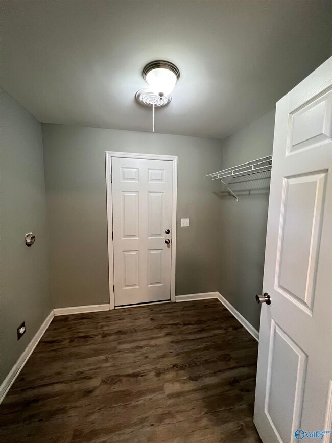 Building Photo - 11534 Mack Rd