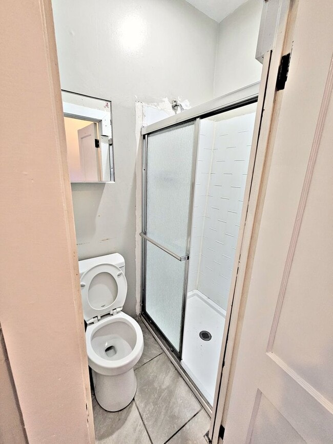 Building Photo - 613 3rd Ave SW