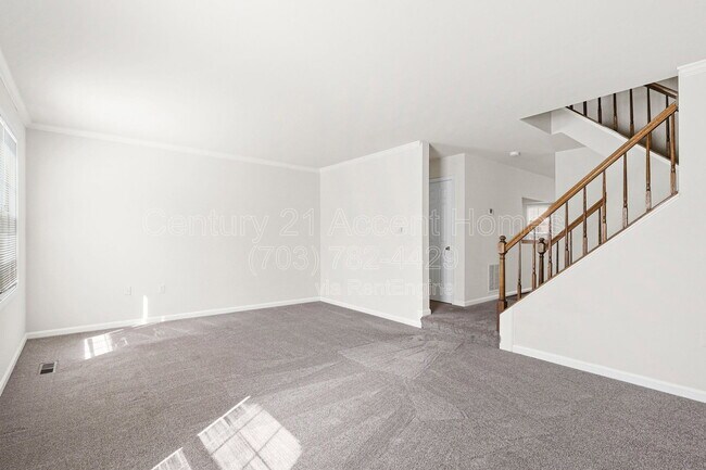 Building Photo - 6719 Sunset Woods Ct