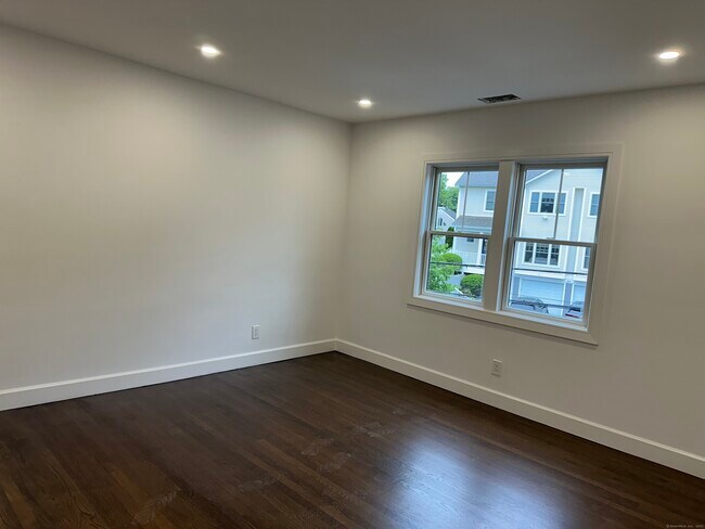 Building Photo - 69 Cos Cob Ave