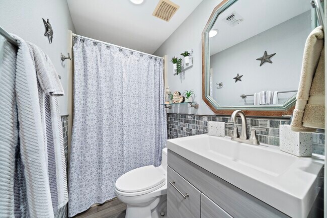 Building Photo - 2913 Beluche Dr