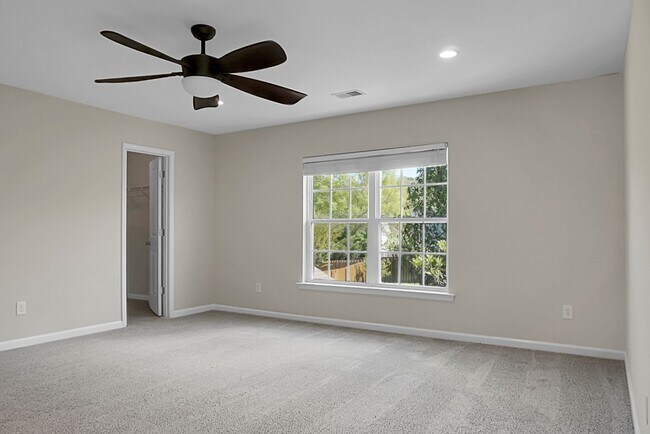 Building Photo - Comfortable Living, 4 BR 2.5 BA Home, Two Car Garage