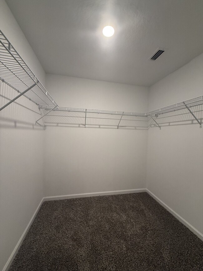 Building Photo - 350 Ardila Cir