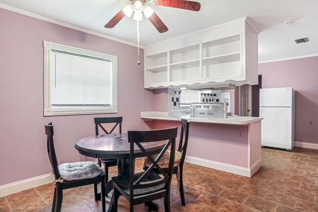 Building Photo - 3bd 2.5ba HOME FOR RENT! With Bonus Space!