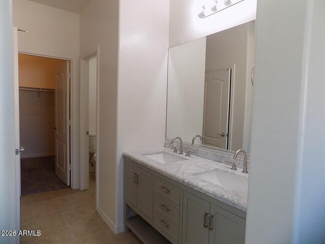 Building Photo - 41298 W Park Hill Dr