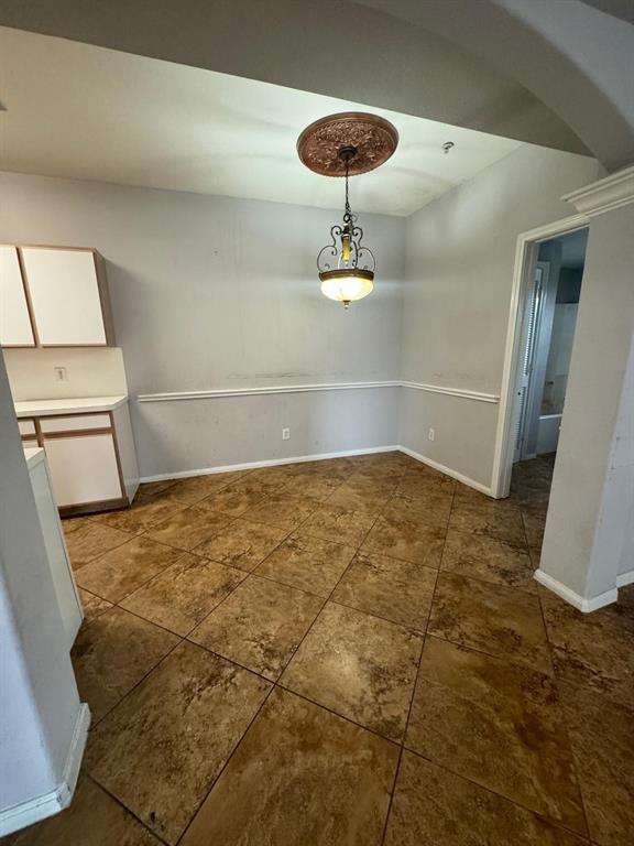 Building Photo - 6289 Wilcrest Dr