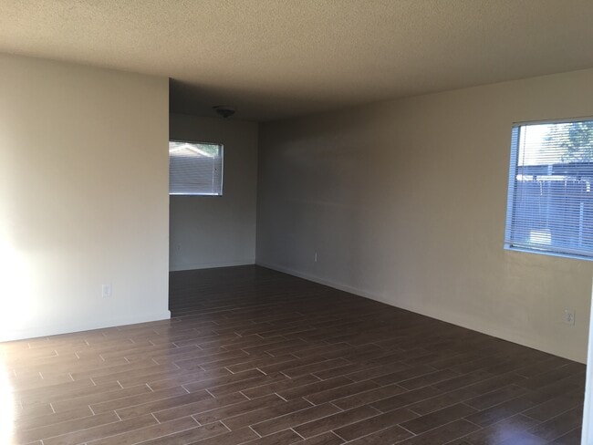 Building Photo - House