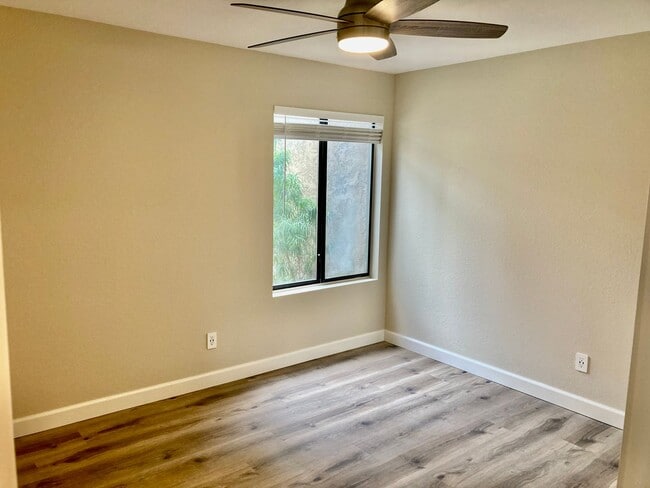 Building Photo - Stunning 2 bed 2 bath Condo In San Carlos Move In Special*