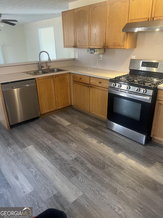 Building Photo - 8606 Foxridge Dr