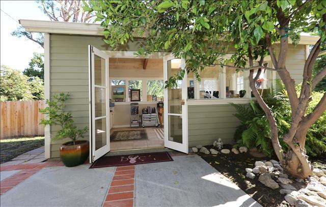 Building Photo - Coming Soon! La Canada Flintridge Contempo...