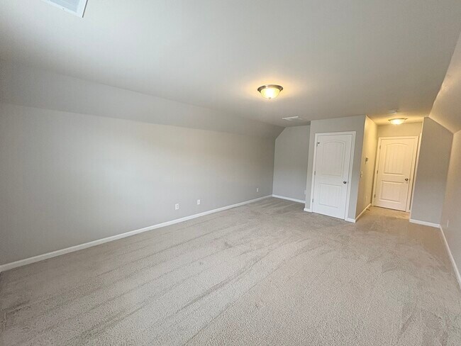 Building Photo - 676 Scarlet Baby Dr