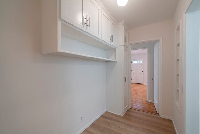 Building Photo - Charming Manhattan Beach Home Rental!