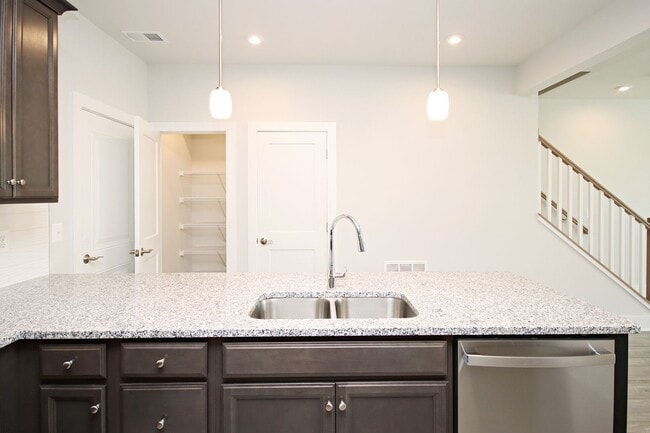 Building Photo - Pet-Friendly Brookhill Commons Townhome-Style Condo