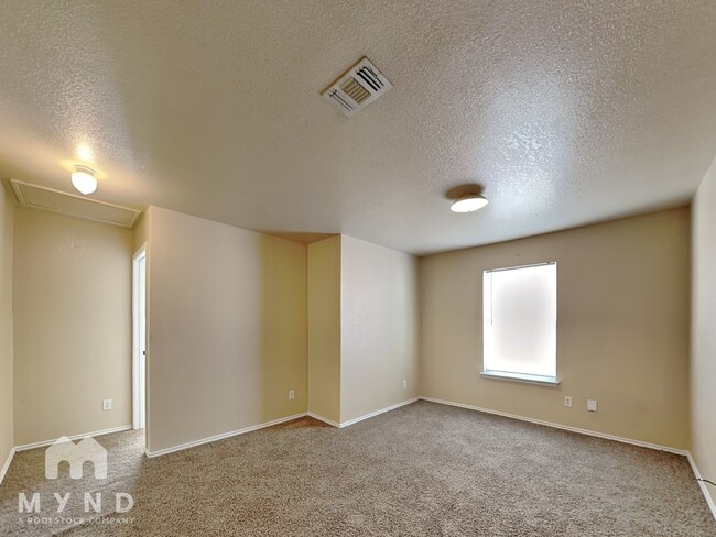 Building Photo - 2707 Cedar Sound