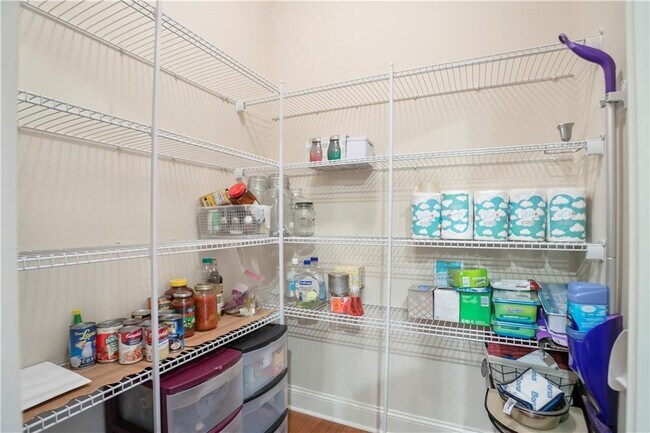 Building Photo - 2394 Whiteoak Ct SE