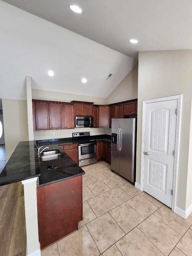 Building Photo - 215 Leadoff Dr