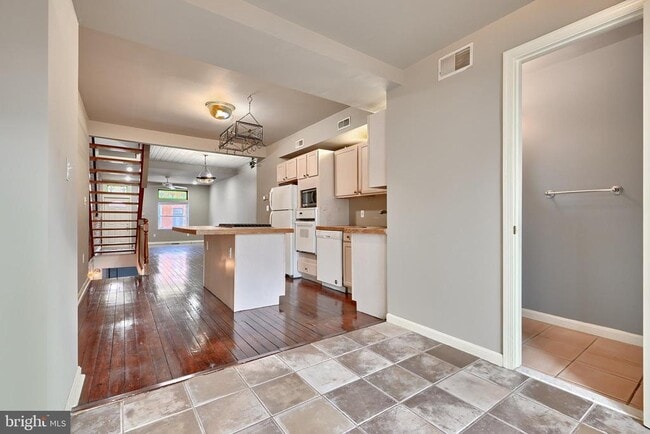 Building Photo - 1108 Baylis St