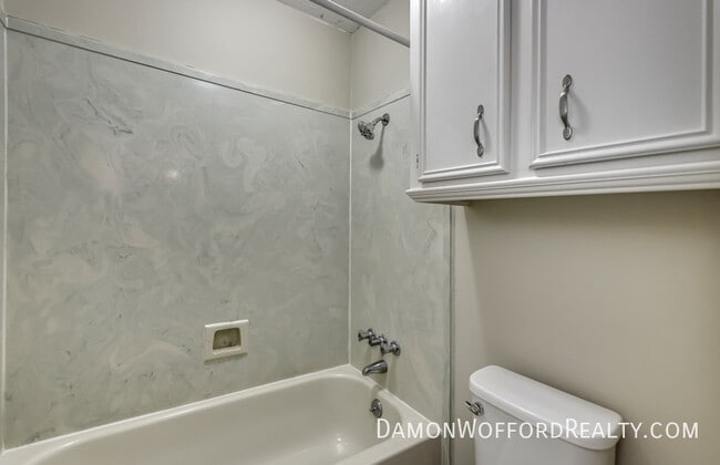 Building Photo - 502 Pelahatchie Shore Dr