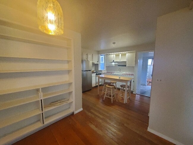Building Photo - Arbor Heights Bungalow, Available early Oc...