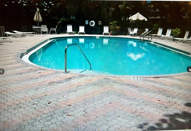 Building Photo - 5150 NE 6th Ave