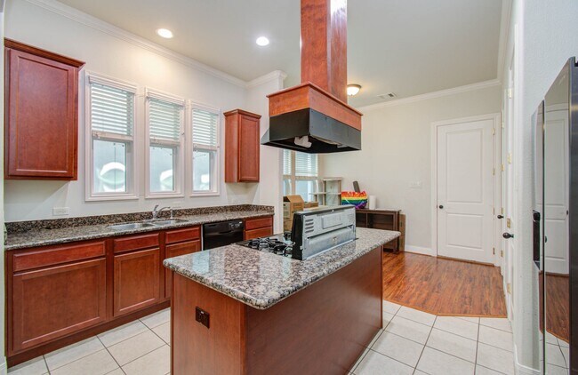 Building Photo - 10205 Brooktree Dr