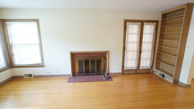 Building Photo - 1229 Middlebury Ln