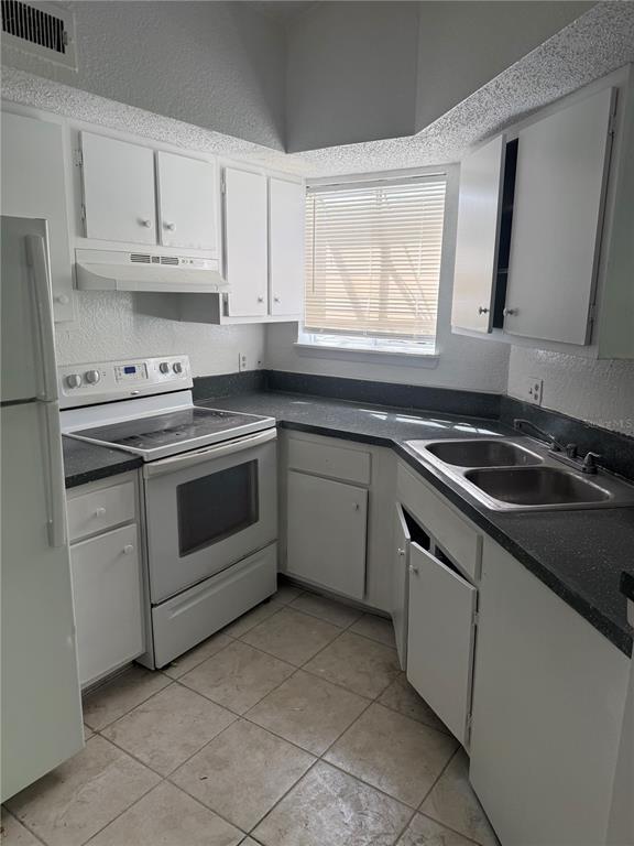 Building Photo - 1948 Lake Atriums Cir