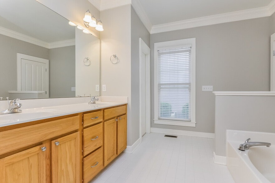 Building Photo - 852 Stroud Cir