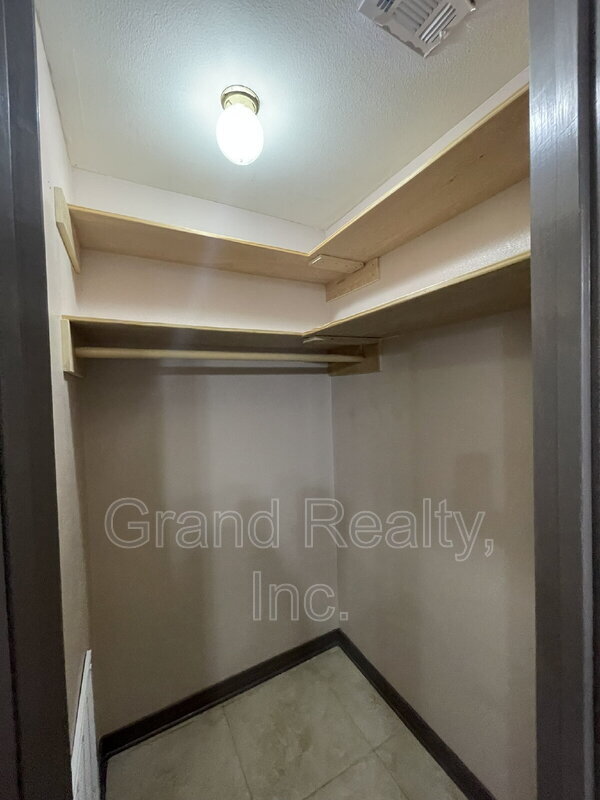 Building Photo - 5022 Patterson Ln