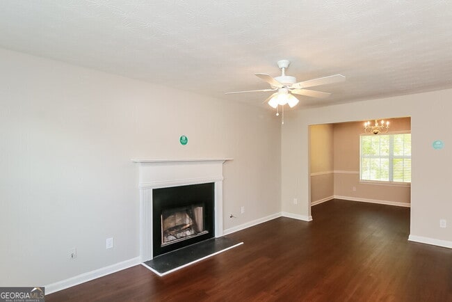 Building Photo - 3234 Diamond Blf