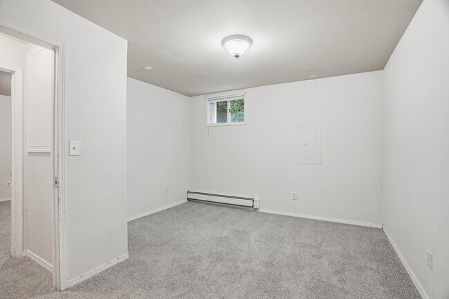 Building Photo - 508 E 19th Ave