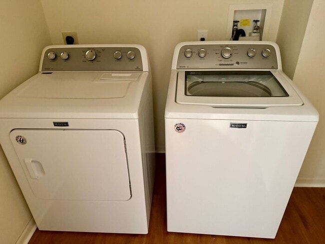 Building Photo - Beautiful 3BR 3BA Townhouse • Updated Kitchen • Deck • 2-Car Garage in Beavercreek