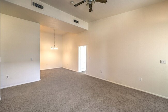 Building Photo - Lovely 3-Br Condo in a Guard Gated Community in the Southwest Area