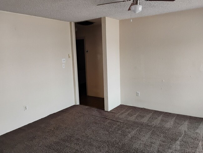 Building Photo - Cozy 1 Bedroom Apartment!