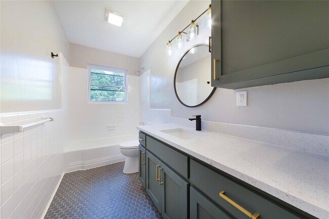 Building Photo - 11603 Oak Trail