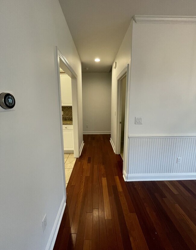 Building Photo - Move-In Incentive - $200 off first month's rent