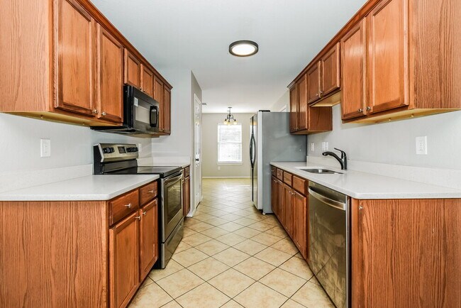 Building Photo - 1112 Hampton Dr