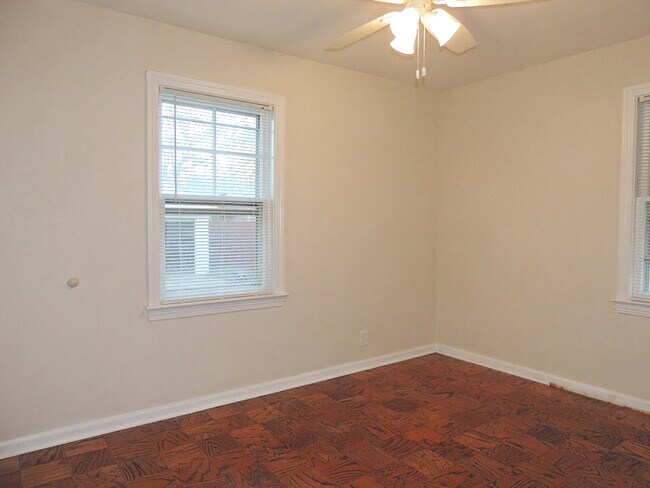 Building Photo - 3 Bedroom - 1.5 Bathroom Home for Rent!