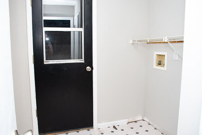 Building Photo - 112 Golf Course Dr