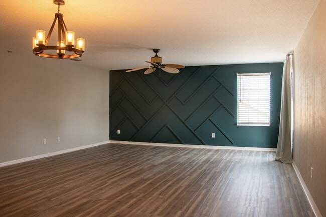 Building Photo - 1557 Amaryllis Cir