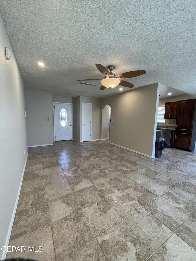 Building Photo - 5432 Thornridge Cir