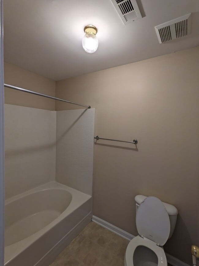 Building Photo - Townhome w/ Easy Access to I485/Shopping/R...