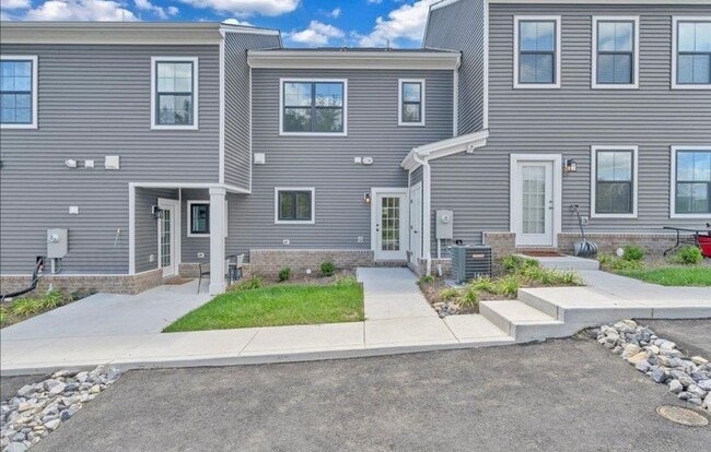 Building Photo - Brand New Townhouse in Blacksburg, VA.